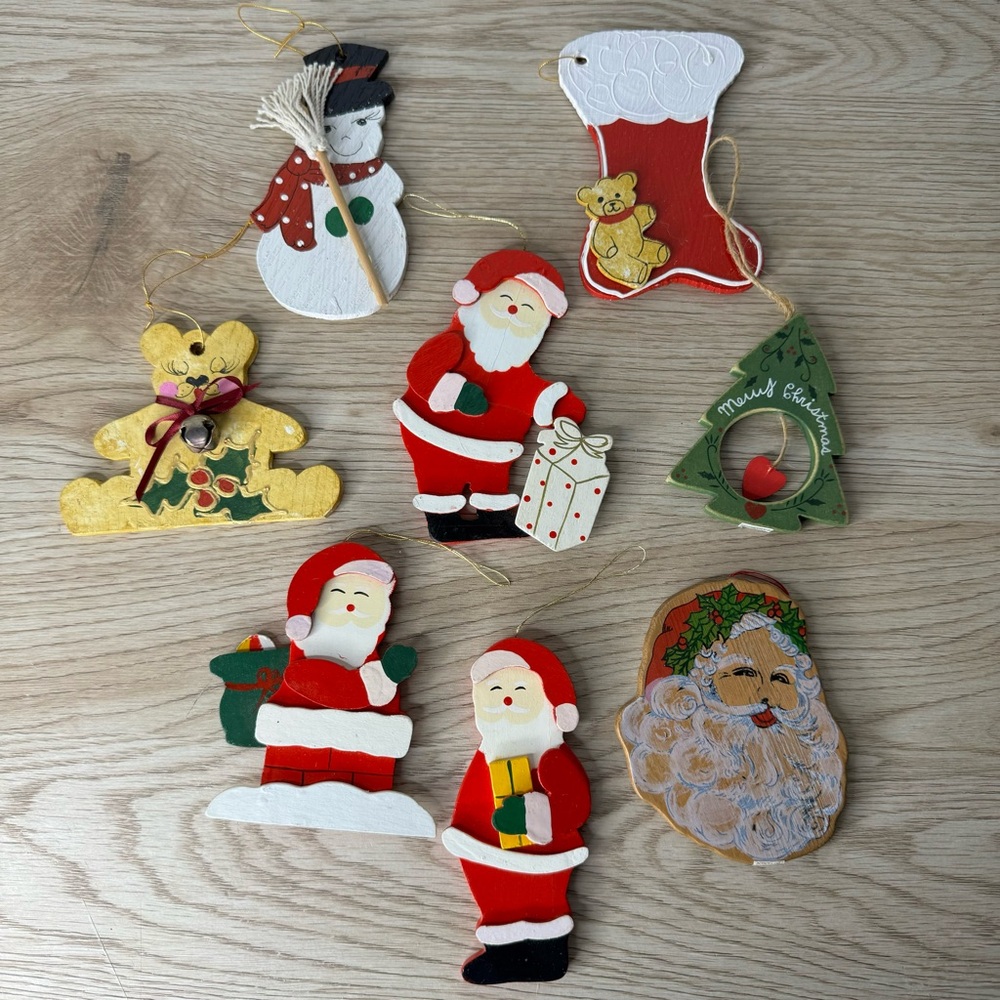 Vintage Wooden Hand Painted Christmas Ornament Lot‎ of 8 Classic Tacky Colorful